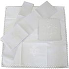 Conjunto de altar com IHS bordado em fio branco