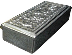 Adicionar ao carrinho Caixa para chaves produzidas em metal plateado Caixa para chaves produzidas em metal plateado