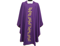 Adicionar ao carrinho Casula bordada com Cruzes douradas roxa Casula bordada com Cruzes douradas roxa