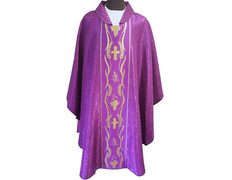 Adicionar ao carrinho Casulla damasco com galão central dorado morado Casulla damasco com galão central dorado morado