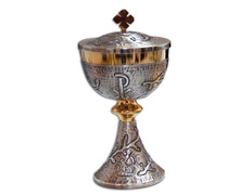 Adicionar ao carrinho Copón com cordeiro e crismón gravados Copón com cordeiro e crismón gravados