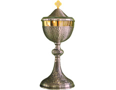 Adicionar ao carrinho Copón com tampa em metal cincelado e banho de ouro Copón com tampa em metal cincelado e banho de ouro