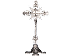 Cruzifijo de prata com Cristo em relevo