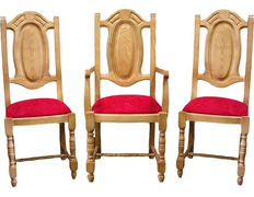 Conjunto de sitiais de madeira de castanho talhado