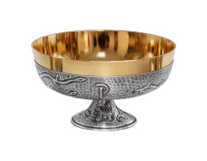 Patena com cordeiro e Crismón gravados