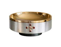 Patena de metal com pedras na Cruz