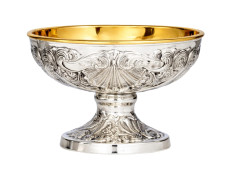 Patena de prata de lei com concha em relevo