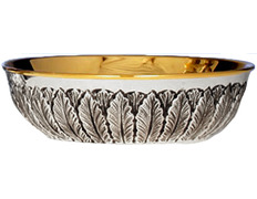 Adicionar ao carrinho Patena de prata sem base com decoração em relevo Patena de prata sem base com decoração em relevo