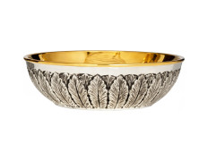 Patena de prata sem base com decoração em relevo