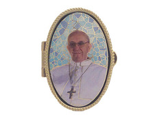 Adicionar ao carrinho Porta rosa do Papa Francisco ovalado Porta rosa do Papa Francisco ovalado