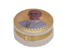 Adicionar ao carrinho Porta rosa do Papa Francisco redondo Porta rosa do Papa Francisco redondo