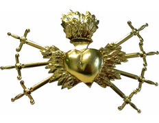 Sagrado coração dourado com sete puñales