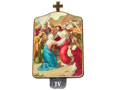 Via Crucis com estações de madeira de wengé