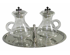 Vinagens com asa de vidro e bandeja plateada