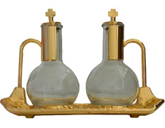 Vinagens de vidro e metal dourado