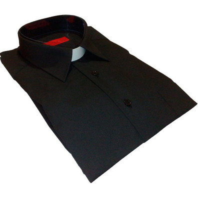 Camisa preta com pescoço pala