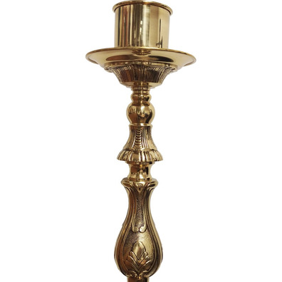 Candeleiro de pé em bronze com base triangular