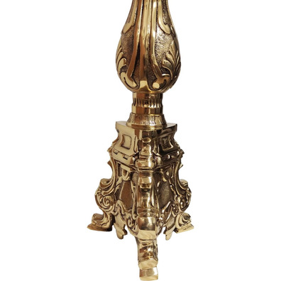 Candeleiro de pé em bronze com base triangular