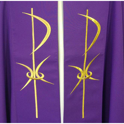 Capa pluvial com Cruz bordada em fio de ouro morado