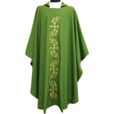 Casulla bordada com Cruces douradas verde