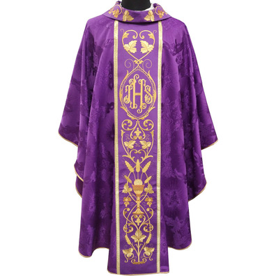 Casulla bordada no pescoço e estolon central morado
