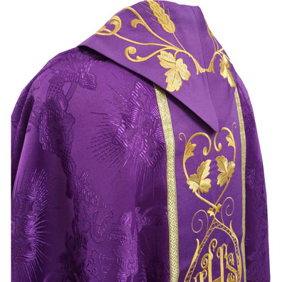 Casulla bordada no pescoço e estolon central morado