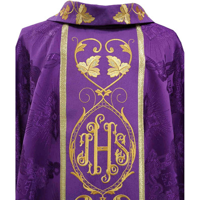Casulla bordada no pescoço e estolon central morado