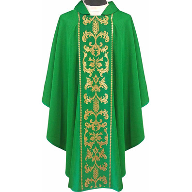 Casulla com estonagem com decoração dourada verde
