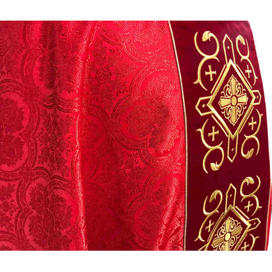 Casulla com pescoço e estonagem de veludo vermelho