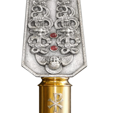 Cruz paroquial prateada fabricada em fundição