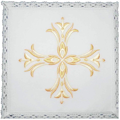 Serviço de altar decorado com Cruz