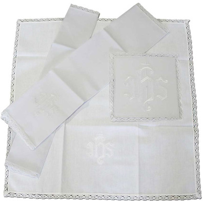 Conjunto de altar com IHS bordado em fio branco