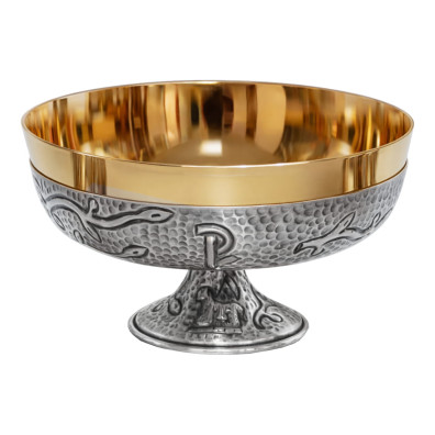 Patena com cordeiro e Crismón gravados