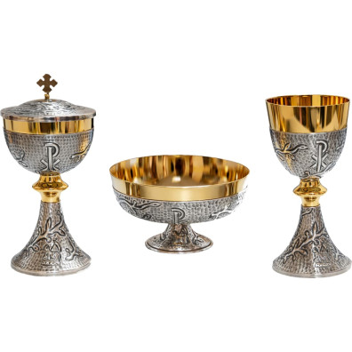 Patena com cordeiro e Crismón gravados