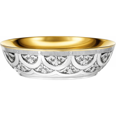 Patena de prata com elementos litúrgicos em relevo