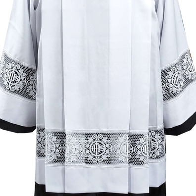Roquete branco com puntilla IHS